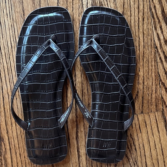 H&M brown flip flops - Picture 1 of 2